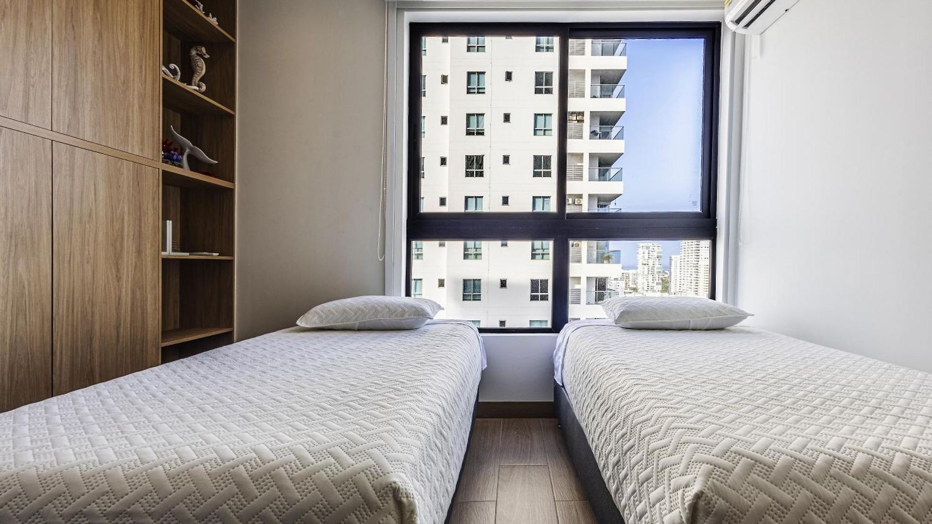 New Apartment, Rooftop Pool View, - Visitors Not Allowed *
