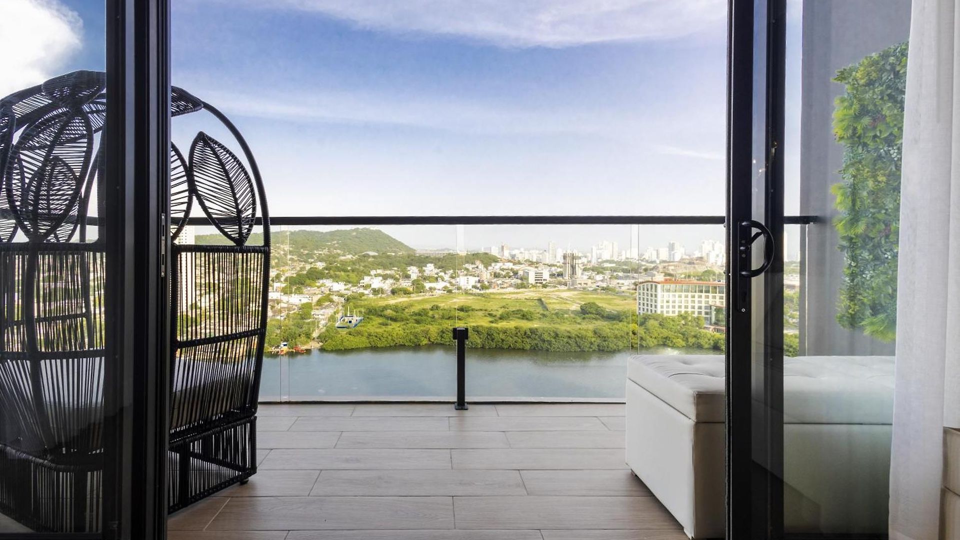 New Apartment, Rooftop Pool View, - Visitors Not Allowed *