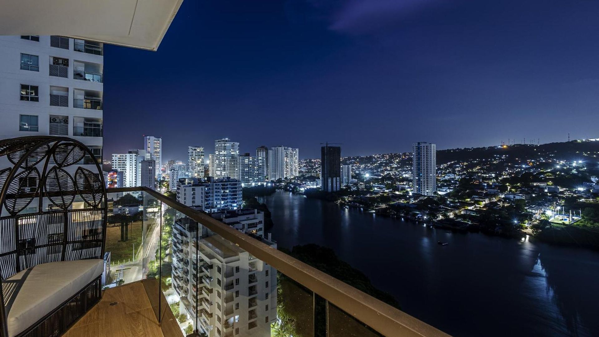 Apartamento New Apartment, Rooftop Pool View, - Visitors Not Allowed *
