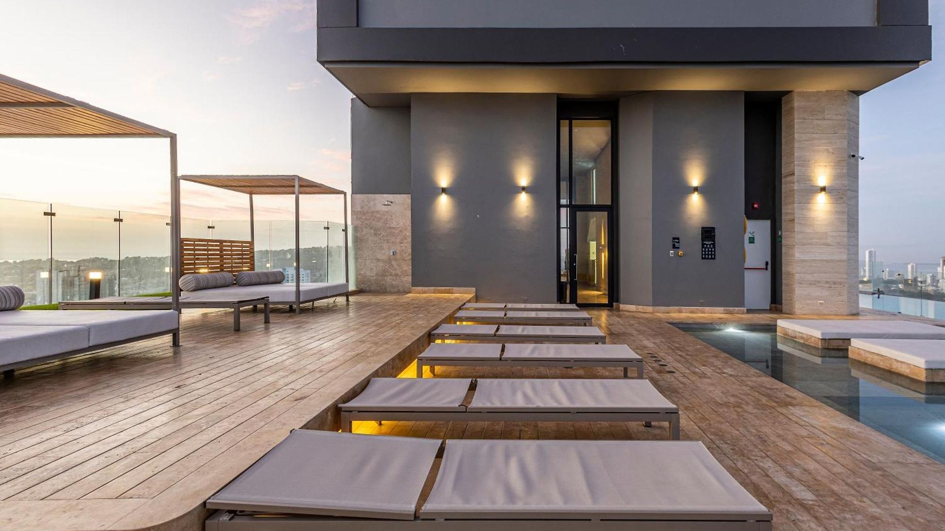Apartamento New Apartment, Rooftop Pool View, - Visitors Not Allowed