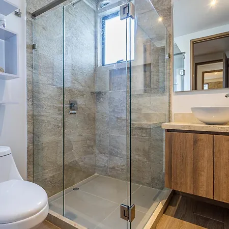 Apartamento New Apartment, Rooftop Pool View, - Visitors Not Allowed *
