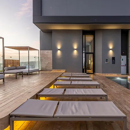 Apartamento New Apartment, Rooftop Pool View, - Visitors Not Allowed
