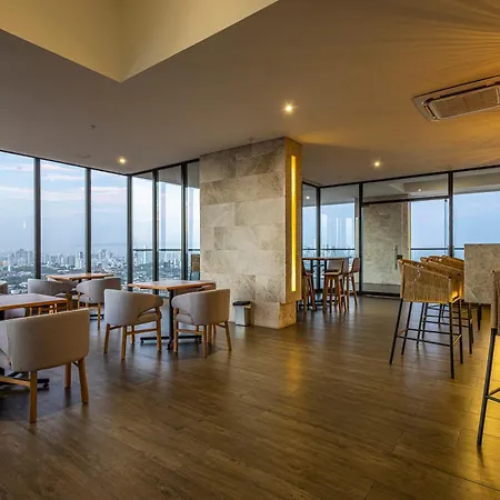 Apartamento New Apartment, Rooftop Pool View, - Visitors Not Allowed *